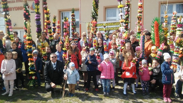 Każdy z uczestników konkursu na wielkanocną palmę otrzymał upominki, więc wszyscy mogli poczuć się wyróżnieni