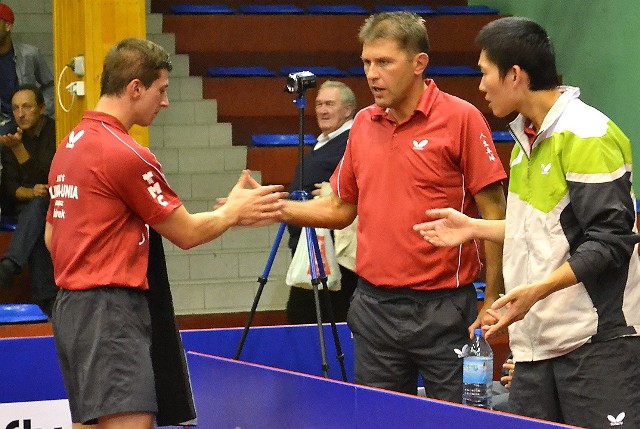 Powodzenia! Od lewej: Tomislav Kolarek, Piotr Szafranek (trener) i Huang Sheng Sheng