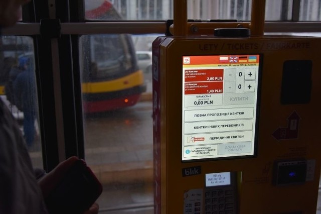 Od wtorku łódzkie biletomaty wyświetlają instrukcje również po ukraińsku.
