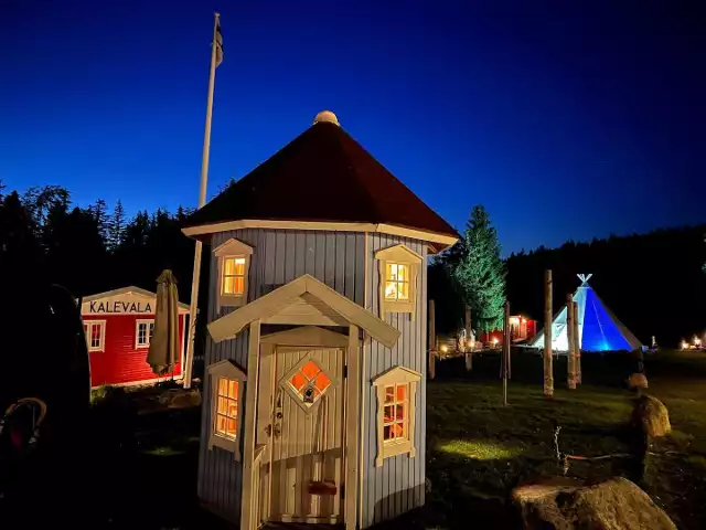 Najbardziej znanym domkiem w Kalevali jest miniaturowy niebieski, budyneczek. To Dom Muminków.