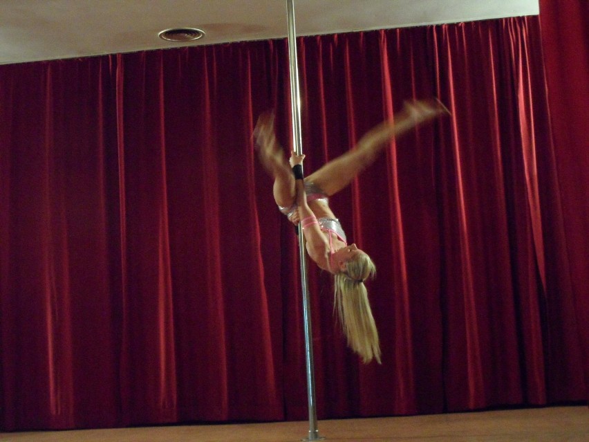 Świętochłowice: Charytatwny pokaz pole dance, czyli... tańca na rurze [ZDJĘCIA i WIDEO]