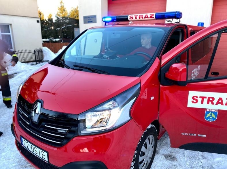 Oto "nowe" auto dla strażaków ochotników z Osia. Zobaczcie, jak wygląda! [zdjęcia]