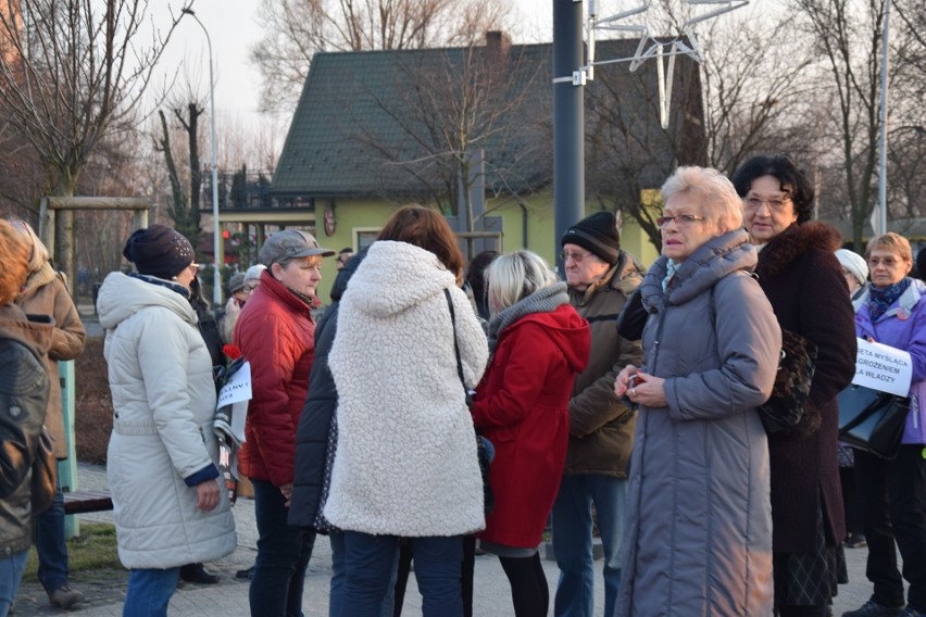 Strajk Kobiet w Zawierciu: Jarosław kobiety zostaw! Manifestacja w Dzień Kobiet ZDJĘCIA