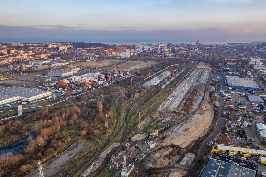 Postępy w przebudowie węzła kolejowego Gdynia Port. Zmodernizowany już w 30 proc. [ZDJECIA]