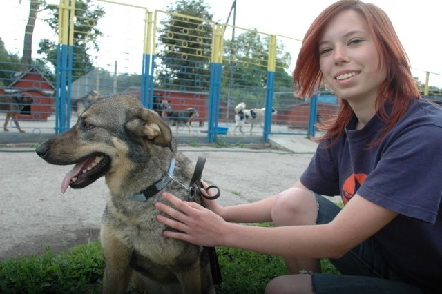 Na bulwarze będzie można spotkać wolontariuszkę Iwonę Mazurkiewicz z czteroletnią suczką Omegą. Pies jest ułożony, świetnie reaguje na komendy. Wszystkiego nauczył się w schronisku od opiekunki.