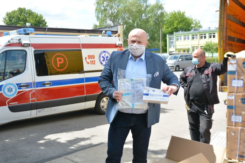  50 tys. maseczek i 10 tys. kombinezonów z Chin w Lublinie. Podarunek z Henan