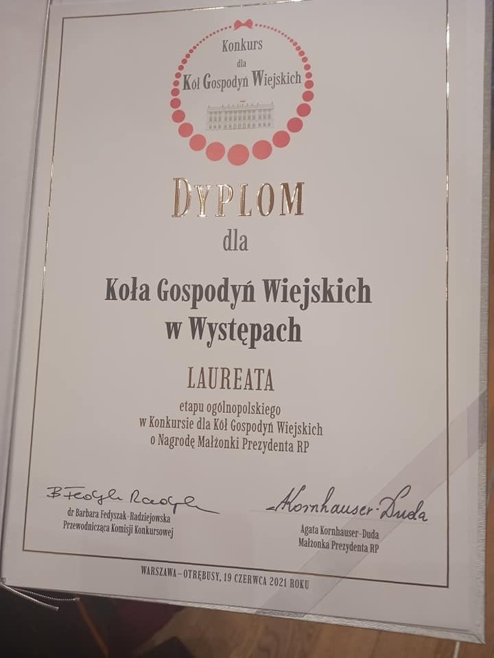 Wielki sukces Koła Gospodyń Wiejskich Występy w finale Konkursu o Nagrodę Pierwszej Damy. Jest w najlepszej trójce w Polsce!