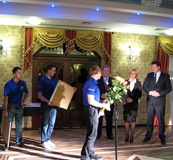 Żużlowcy rzeszowskiej drużyny podczas piątkowej gali podziękowali swoim sponsorom.