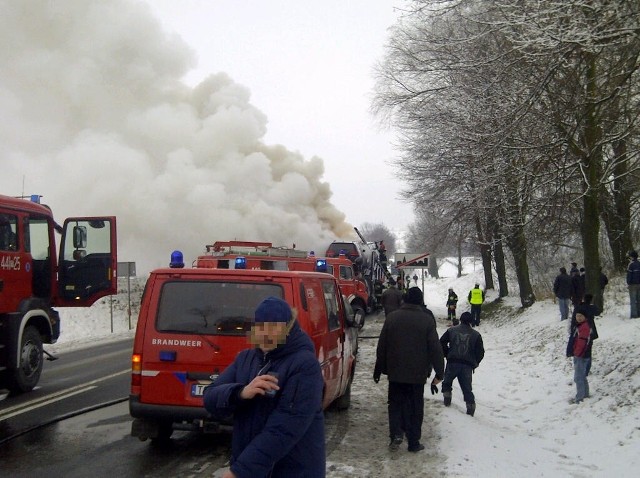 Na drodze krajowej numer 74 w Piórkowie w powiecie opatowskim płonęły samochody transportowane na lawecie, która jechała w stronę Kielc.