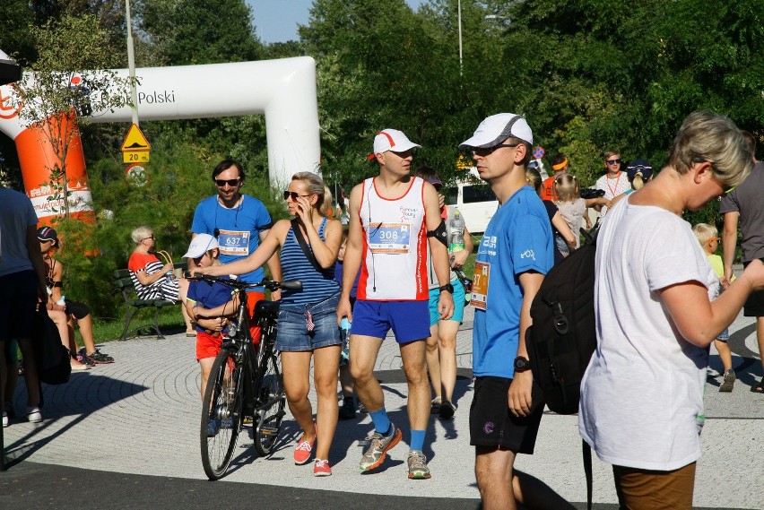 Bieg Fabrykanta 2016. 10 kilometrów szlakiem fabrykanckiej Łodzi [ZDJĘCIA]