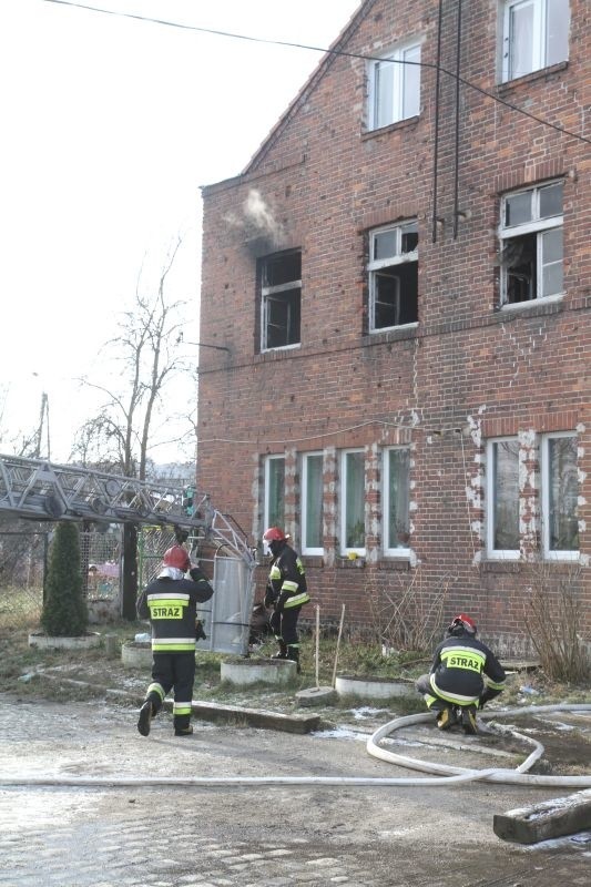 Wrocław: Pożar przy Rychtalskiej. Ewakuowana kobieta i...