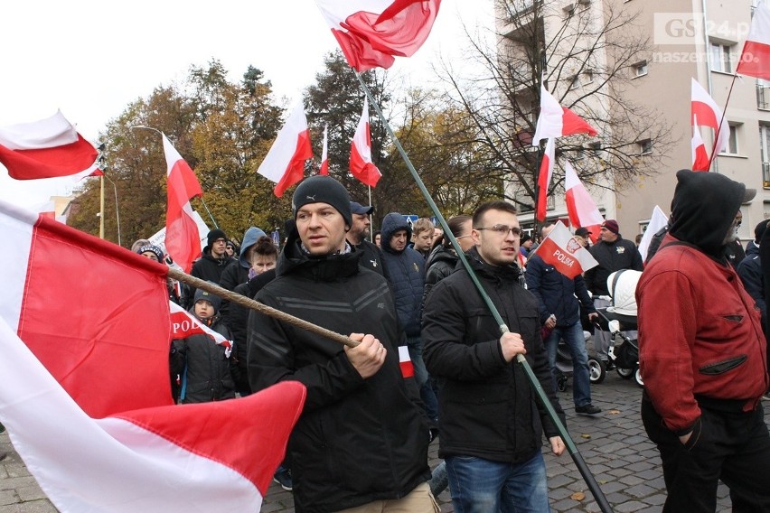 VII Szczeciński Marsz Niepodległości. Apel pamięci, odśpiewanie hymnu i przejście ulicami miasta