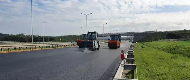 Cały remont autostrady A4, podzielony na pięć etapów ma się zakończyć do III kwartału  2022 rokuZobacz kolejne zdjęcia. Przesuwaj zdjęcia w prawo - naciśnij strzałkę lub przycisk NASTĘPNE