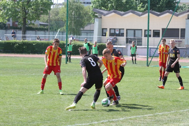 Korona Kielce kontra Kielecki Klub Piłkarski Korona Kielce. To jedyne takie derby w Centralnej Lidze Juniorów