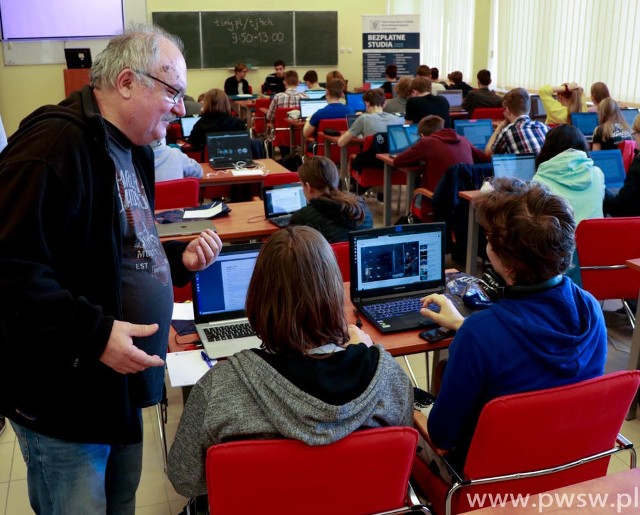 „Sky is the limit” (w znaczeniu: możliwości są nieograniczone) – takie hasło, wypowiedziane przez Grzegorza Pytkowskiego, pełnomocnika Asseco Poland ds. edukacji, przyświecać będzie tegorocznej edycji Akademii Programowania w PWSW w Przemyślu.