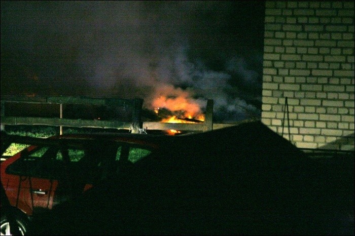 W niedzielę w nocy w Ratajach spłonęły dwie stodoły
