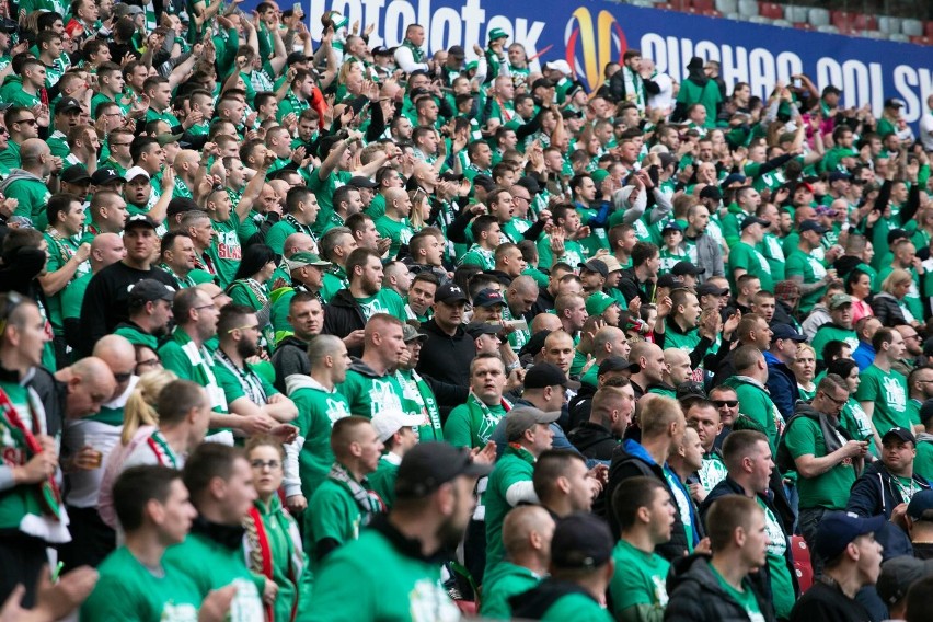 Totolotek Puchar Polski. Skandal przed meczem Jagiellonia - Lechia. Kolejne problemy kibiców. Nie wszyscy mogli wejść na stadion