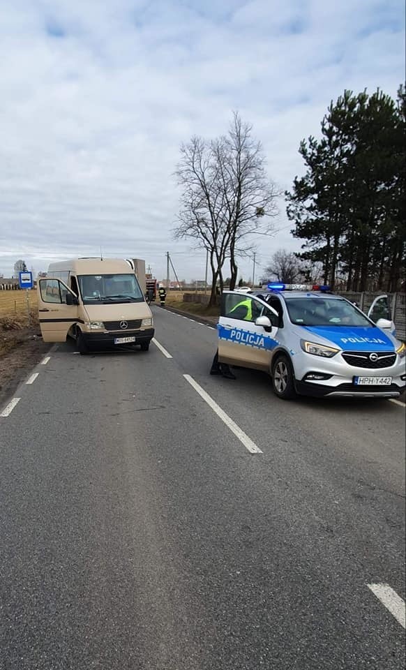 Wypadek w Dylewie. DK-53 była zablokowana po zderzeniu 3 pojazdów. 23.03.2021