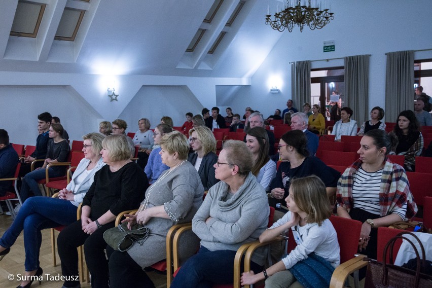 Koncert w stargardzkiej szkole muzycznej. Zagrali skrzypaczka Julia Iwanciw i Marcin Rakowski na instrumentach perkusyjnych 