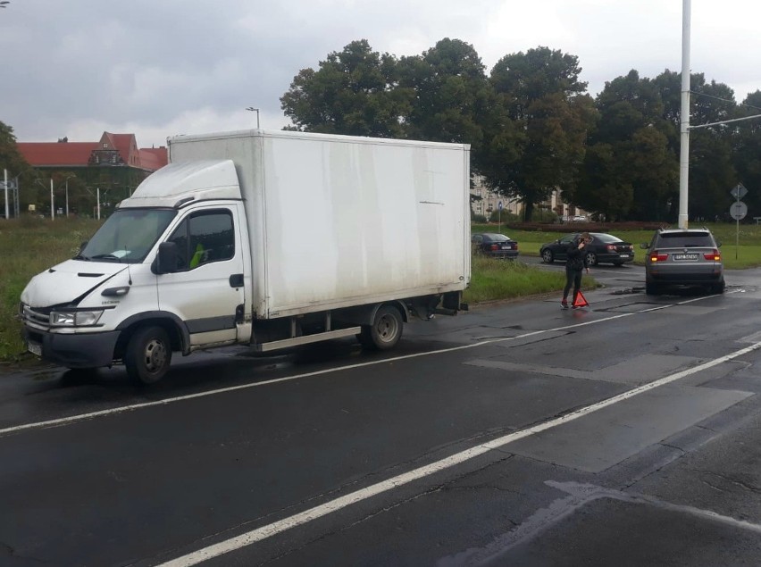 Wrocław: Wypadek na placu Społecznym. Nie działały światła [ZDJĘCIA]