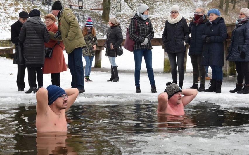 Kąpiel morsów, wspólny bieg i zabawy na śniegu dla...