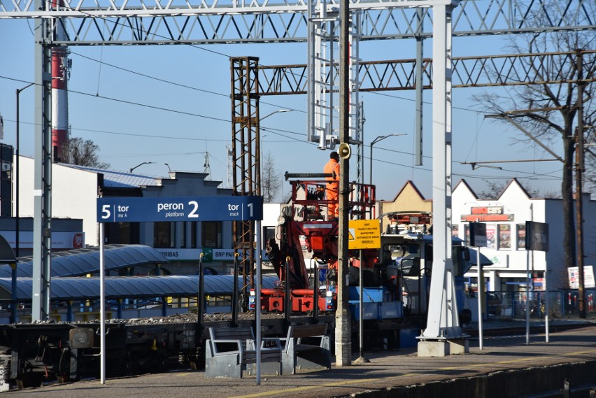 Najnowocześniejszy sprzęt pracuje przy modernizacji linii kolejowej Częstochowa-Zawiercie ZDJĘCIA