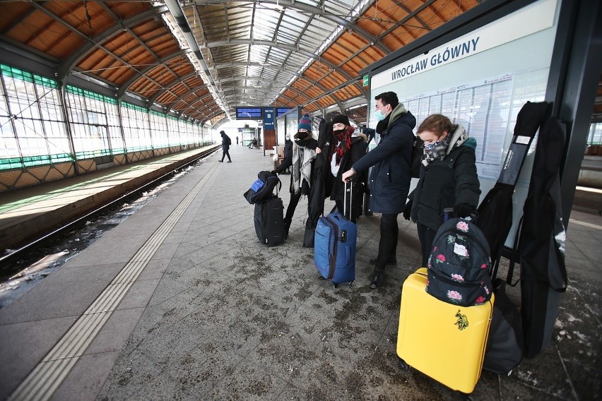 Wrocław: Mróz paraliżuje kolej. Odwołane i opóźnione pociągi! 