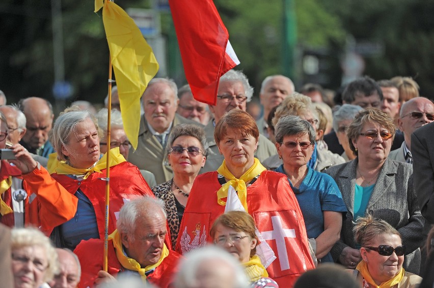 W niedzielę na placu Mickiewicza zgromadzili się zwolennicy...