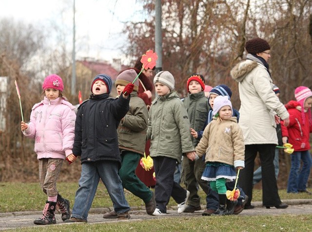 Slupskie przedszkolaki pozegnaly dziś zime