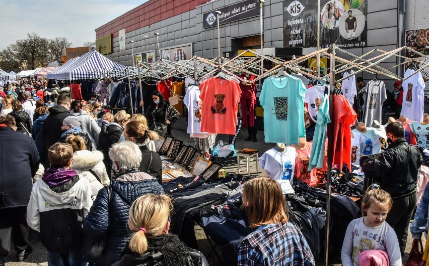 Bydgoszczanie uwielbiają odwiedzać giełdę handlową na...