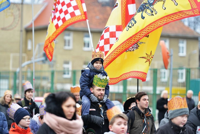 Orszak Trzech Króli w Świnoujściu 2019 przeszedł ulicami miasta [ZDJĘCIA, WIDEO]