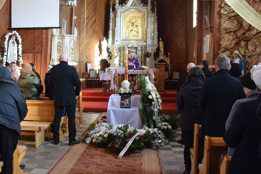 Pogrzeb tragicznie zmarłego Bartosza Kaczmarka odbył się w Bebelnie. Były piłkarz Hetmana Włoszczowa zginął w pożarze w Danii. Miał 35 lat