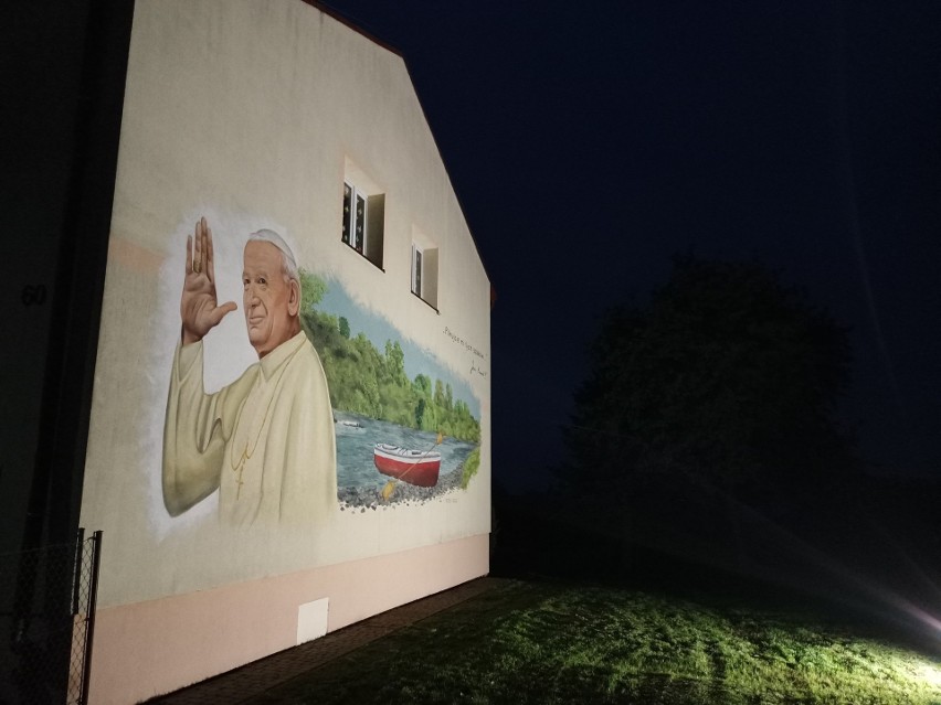 Mural upamiętniający wizytę ks. Karola Wojtyły (przyszłego...