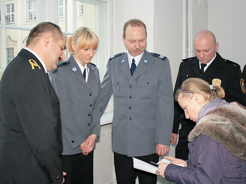 Grudziądz: Funkcjonariusze roku 2012 otrzymali nagrody z rąk prezydenta Malinowskiego