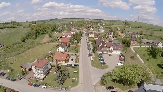 Najbiedniejszą gminą powiatu nowosądeckiego jest Korzenna. W przeliczeniu na jednego mieszkańca wpłynęło 556,98 zł