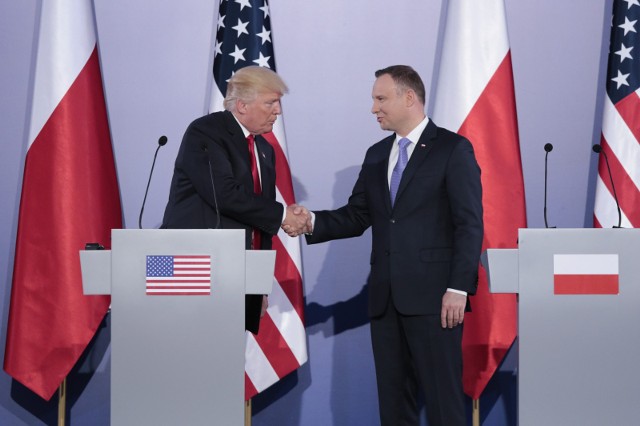 Zdjęcie ilustracyjne. Na zdjęciu prezydent Duda i prezydent Trump podczas wizyty Trumpa w Warszawie