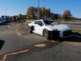 DK 94. Wypadek sportowego audi na obwodnicy Tarnowa. Kierująca samochodem trafiła do szpitala [ZDJĘCIA]