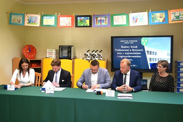 Gmina Pszczółki podpisała z wykonawcą umowę na budowę szkoły podstawowej w Różynach