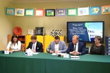 Umowa na budowę nowej Szkoły Podstawowej w Różynach podpisana. Powstanie nowoczesna placówka