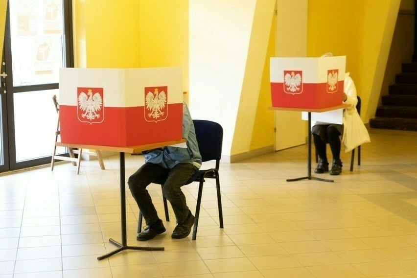 Wybory 2024. Paweł Niedźwiedź został wybrany burmistrzem Sandomierza. W drugiej turze pokonał Marcina Marca