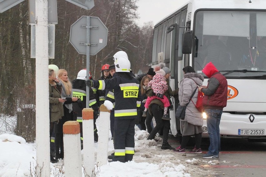 Tragiczny wypadek na przejeździe kolejowym w gminie Sobków. Nie żyją dwie osoby