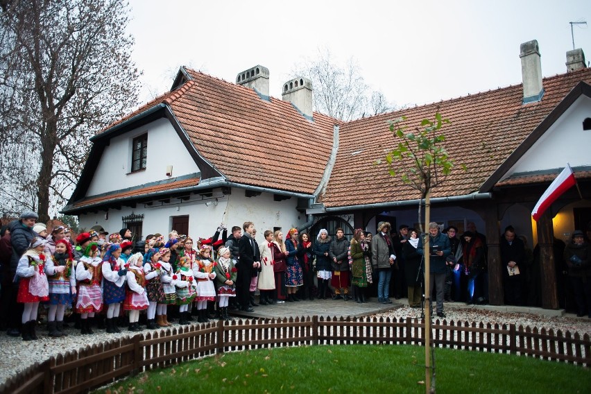 Coroczne osadzanie chochoła przed Rydlówką w Bronowicach [GALERIA]