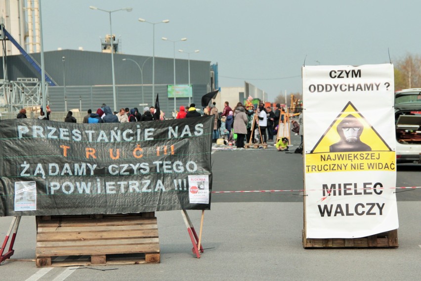 Sobota (13 kwietnia) była drugim dniem protestu mielczan pod...