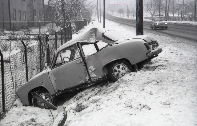 Zima w Rybniku...50 lat temu. Zobaczcie na unikatowych zdjęciach.Zobacz kolejne zdjęcia. Przesuwaj zdjęcia w prawo - naciśnij strzałkę lub przycisk NASTĘPNE