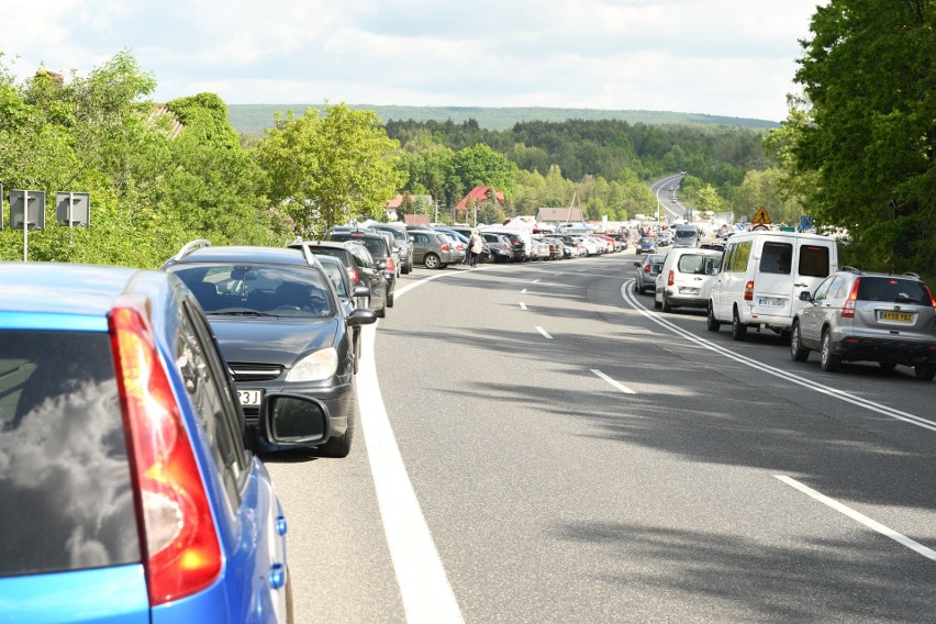 W tym miejscu kupisz niemal wszystko. Giełda w Miedzianej Górze jak zawsze pełna skarbów. Szukały ich tłumy - 29.05.2022