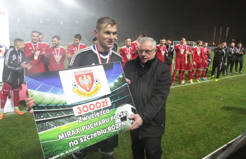 Piłkarze Broni Radom, pokonali Centrum i wywalczyli Puchar Polski na szczeblu okręgu