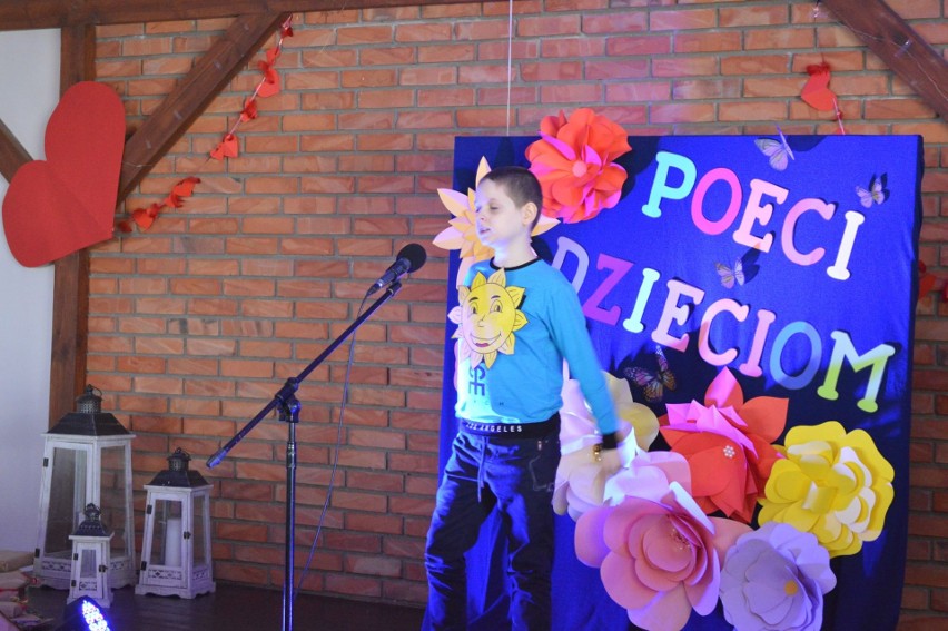 W Radziejowie dzieci z zapałem i talentem recytowały wierszyki - w konkursie "Poeci - Dzieciom"