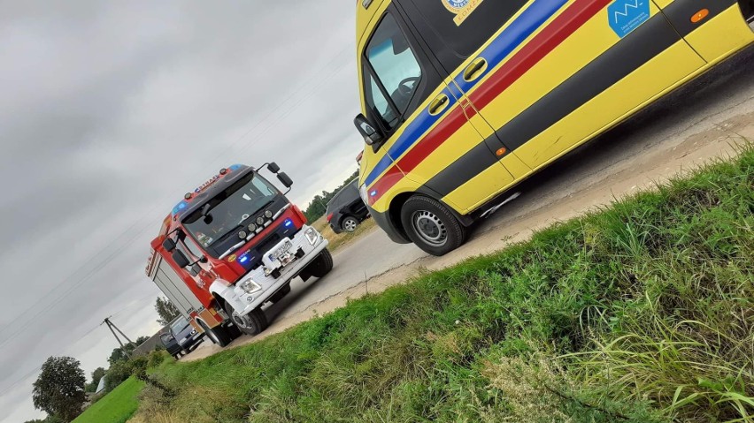 Wypadek na trasie Szczuczyn-Bzury. Motocyklista zderzył się czołowo z busem (zdjęcia)