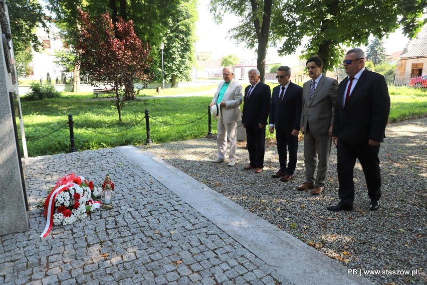 W Staszowie oddano symboliczny hołd bohaterom Polski sprzed 102 lat. Zobaczcie zdjęcia