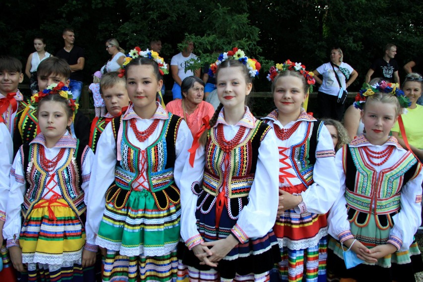 Pierwsza Dama odwiedziła woj. lubelskie. Świętowała razem z gospodyniami we wsi Mniszek. Zobacz zdjęcia